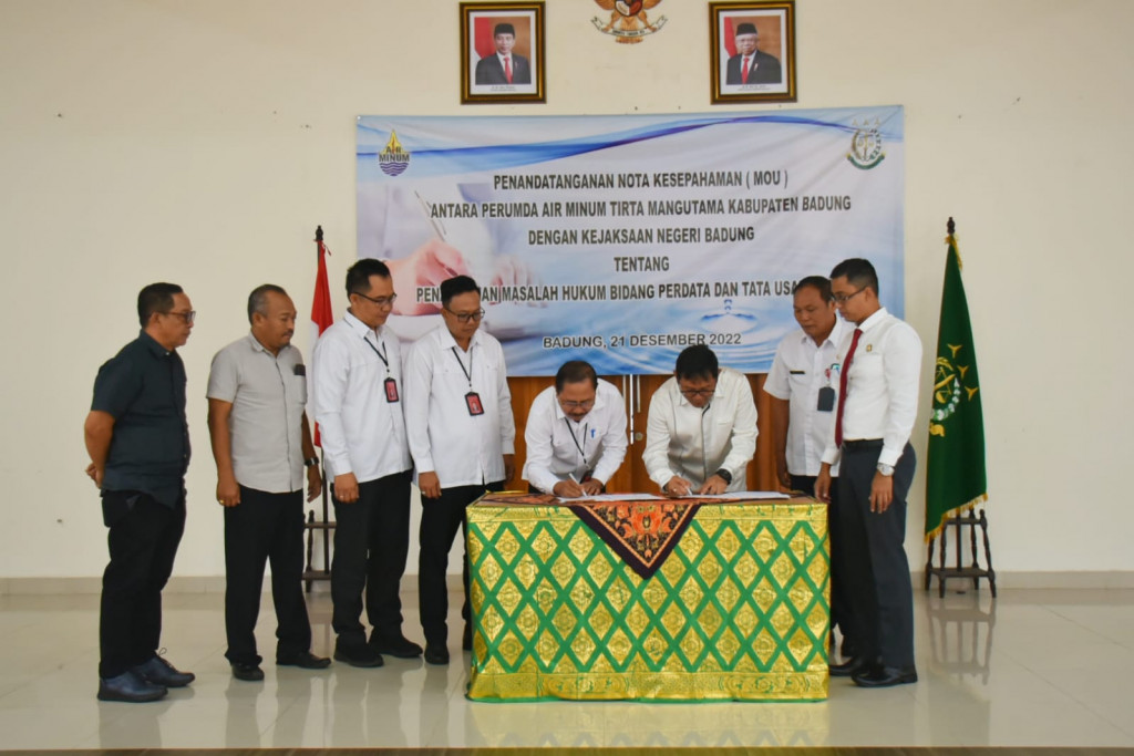 Penandatanganan Nota Kesepahaman (MOU) antara Perumda Air Minum Tirta Mangutama Kabupaten Badung dengan Kejaksaan Negeri Badung tentang Penanganan Masalah Hukum Bidang Perdata dan Tata Usaha Negara